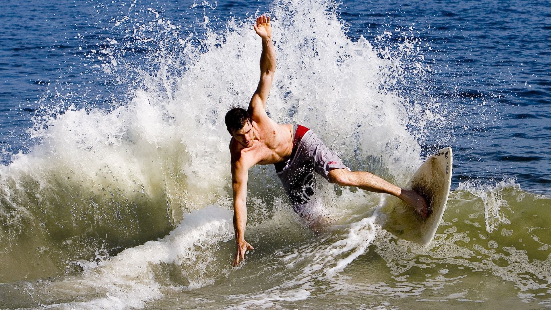 开云电竞登录入口-年终总决赛：菲利普·米尔斯斩获总冠军，詹姆斯菲利普米尔纳